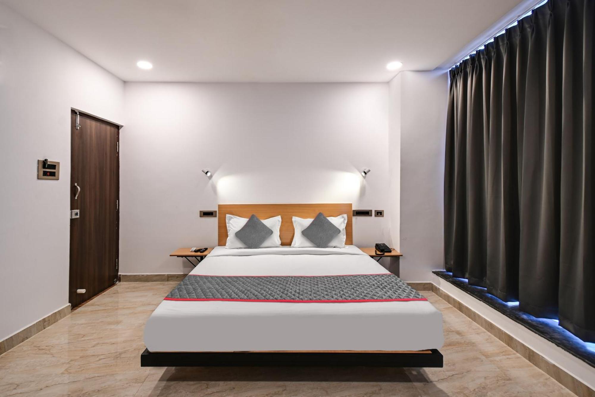 Super Townhouse De Alphabet Karmanghat Hyderabad Esterno foto