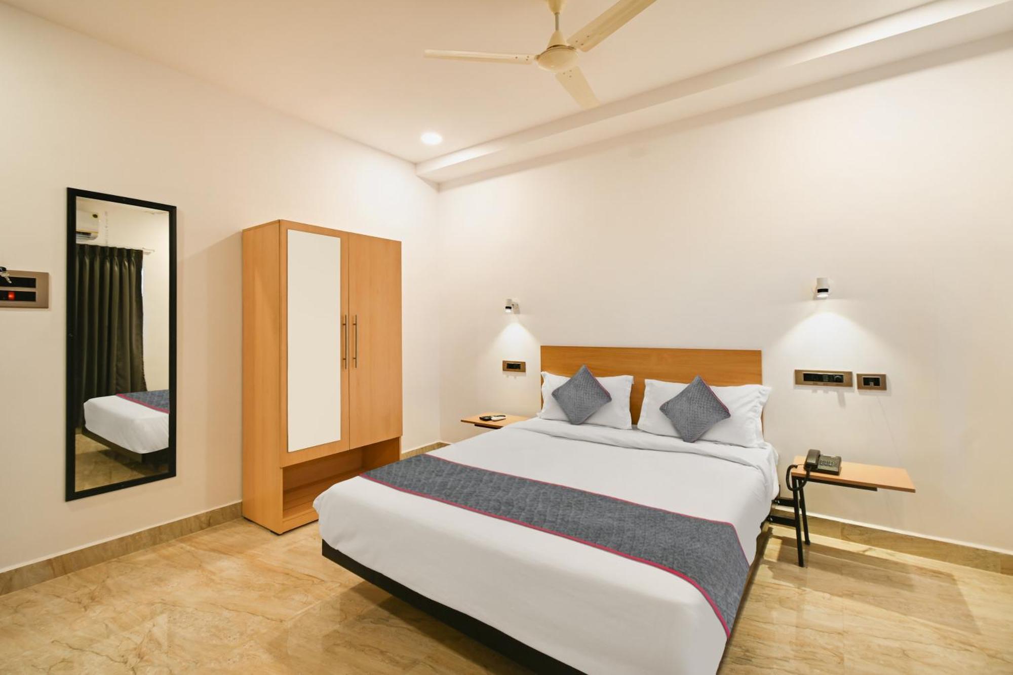 Super Townhouse De Alphabet Karmanghat Hyderabad Esterno foto