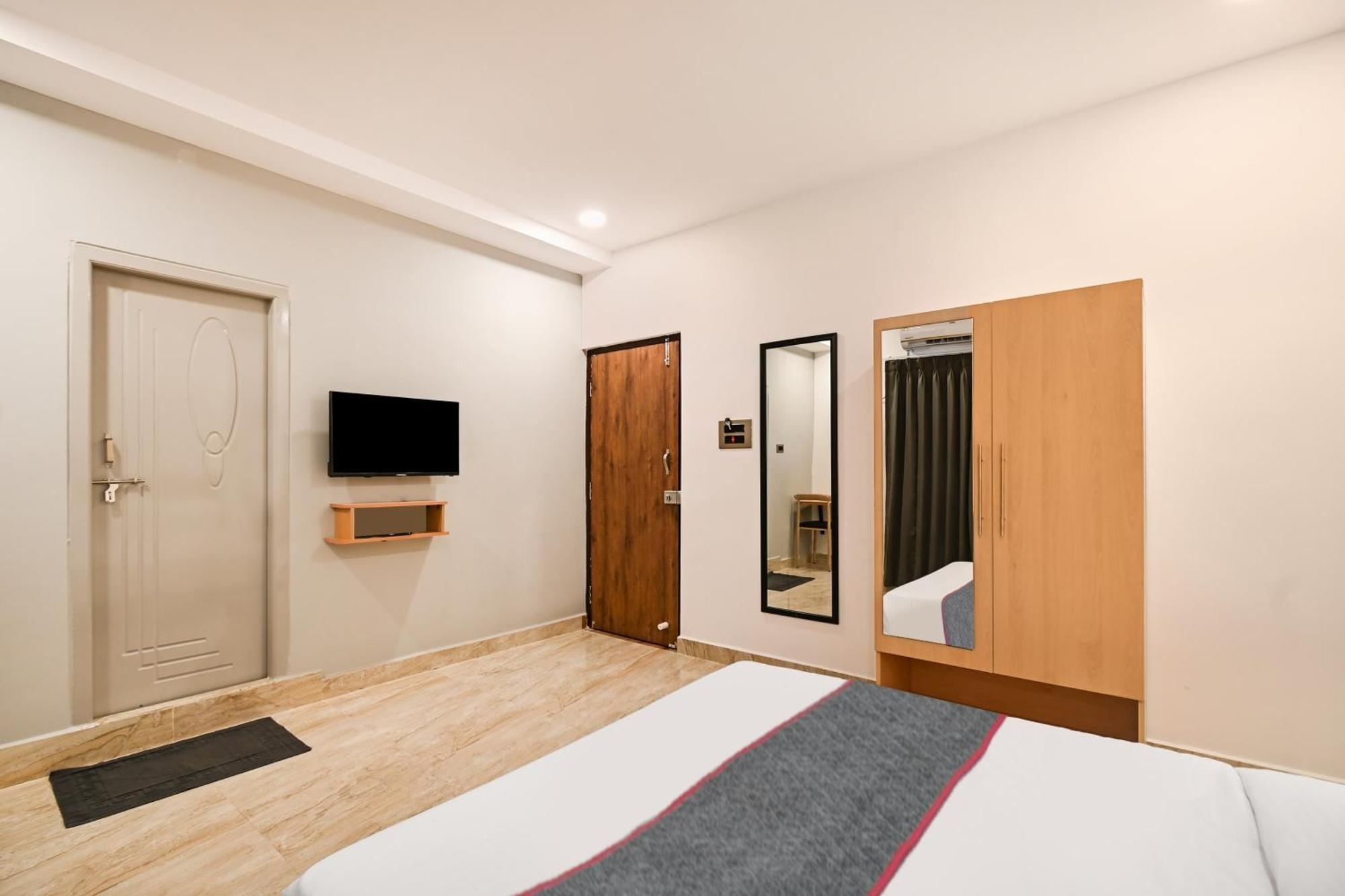 Super Townhouse De Alphabet Karmanghat Hyderabad Esterno foto