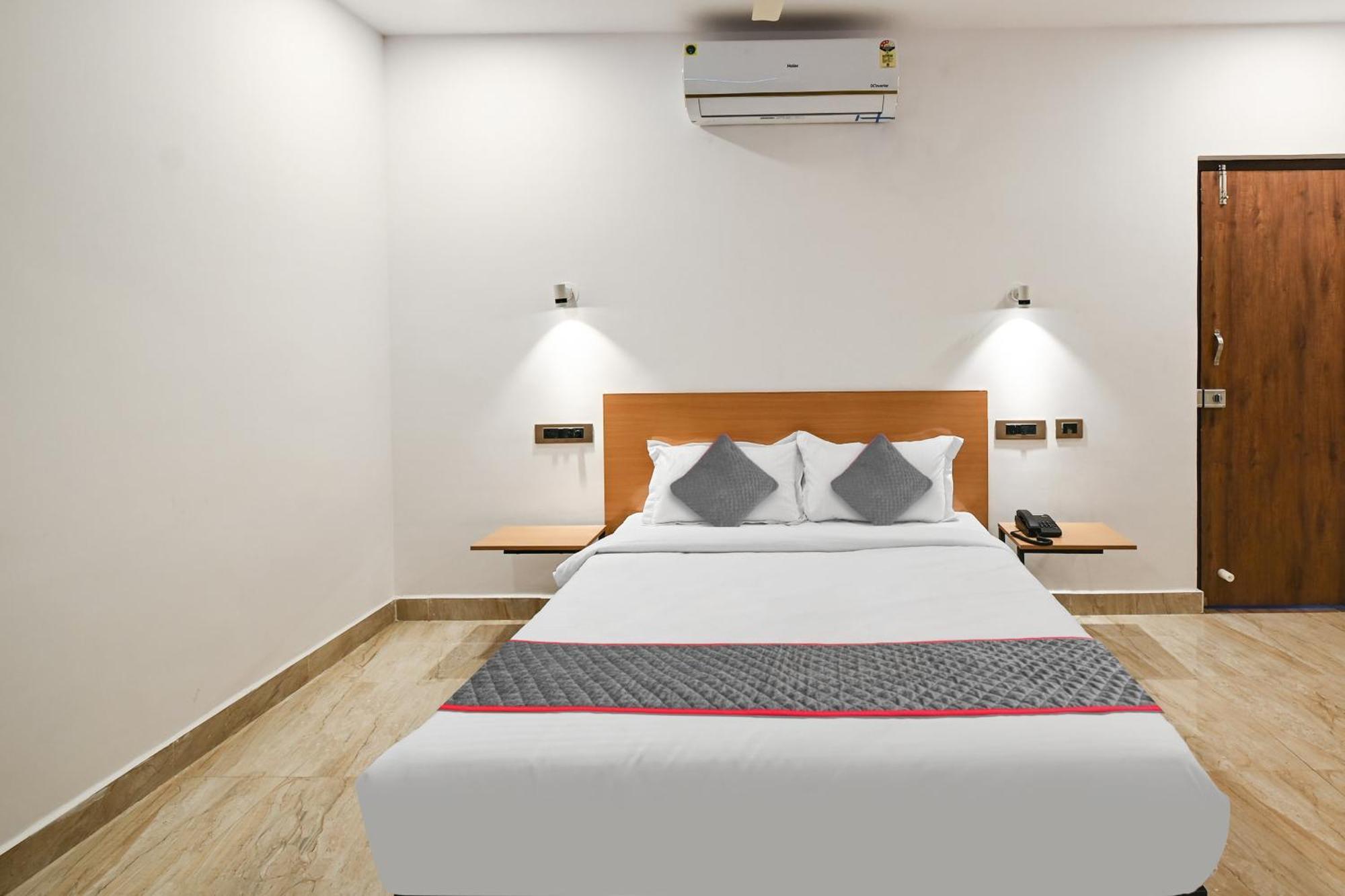 Super Townhouse De Alphabet Karmanghat Hyderabad Esterno foto