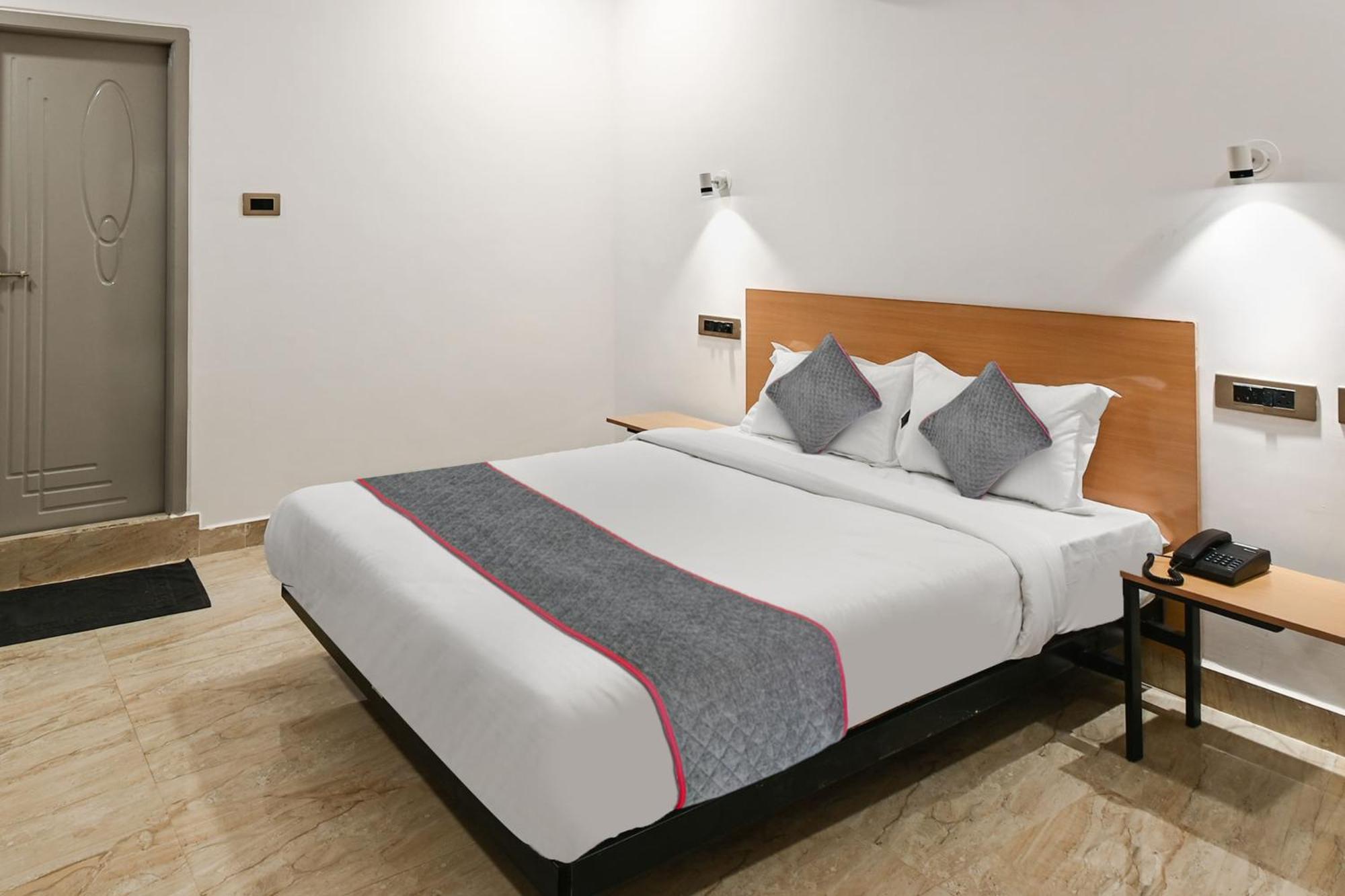 Super Townhouse De Alphabet Karmanghat Hyderabad Esterno foto