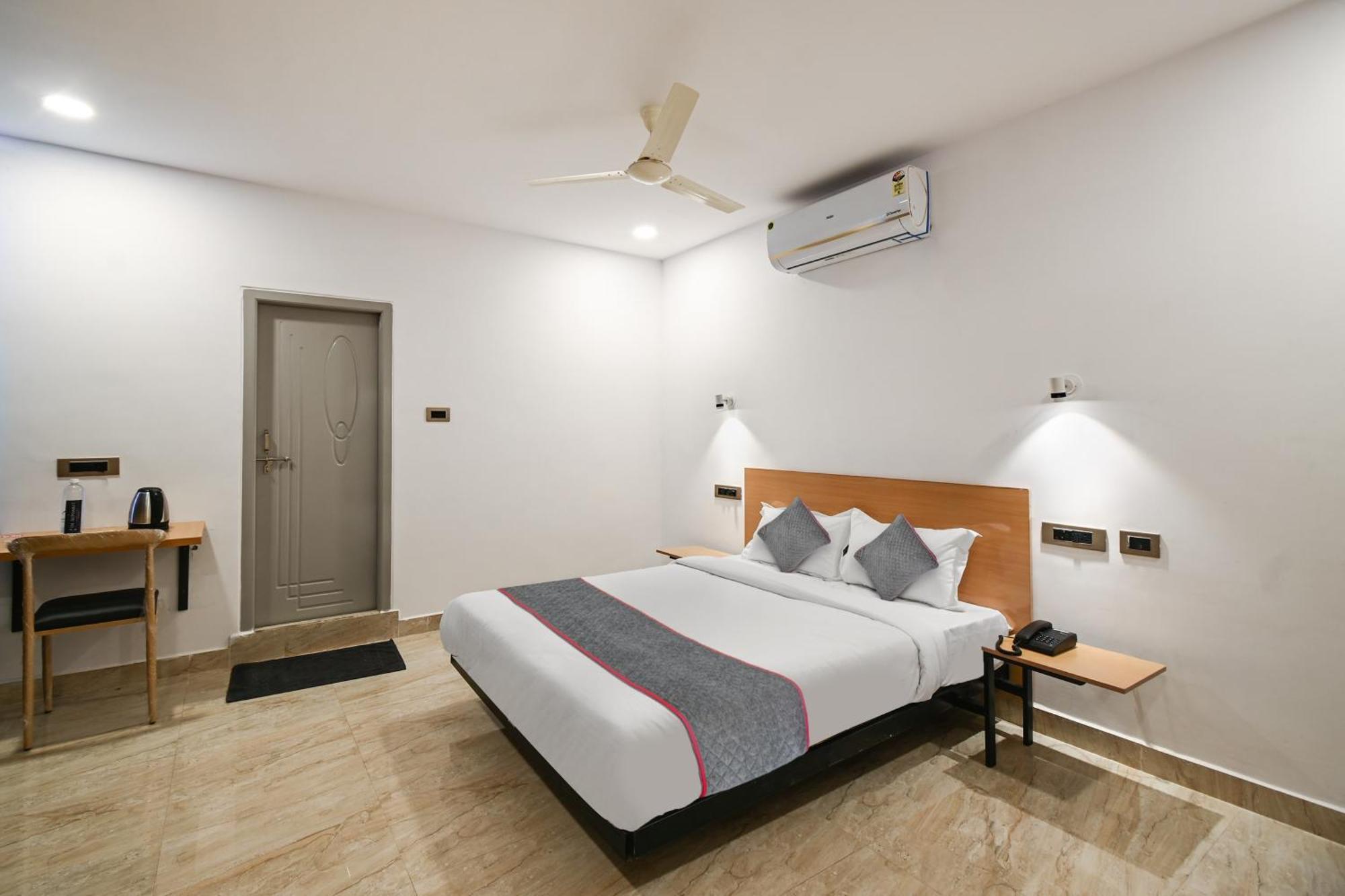 Super Townhouse De Alphabet Karmanghat Hyderabad Esterno foto